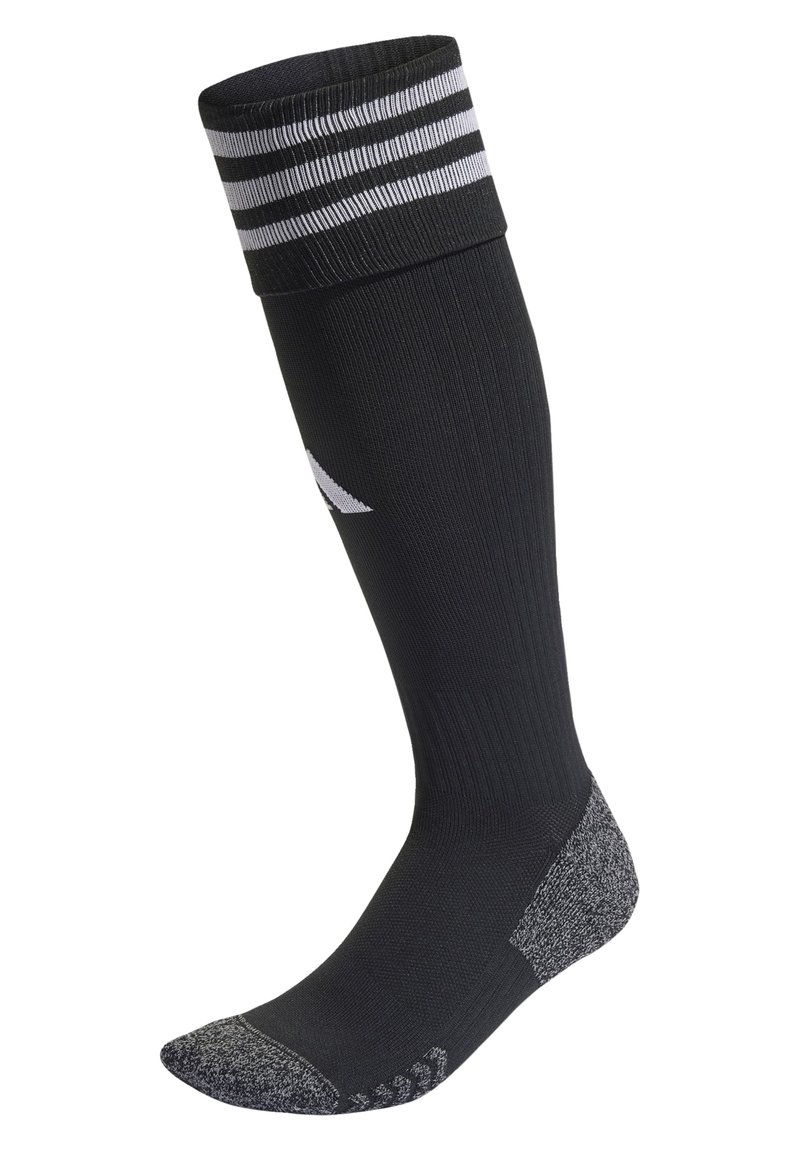 Chaussette de sport noire haute jusqu'au genou avec des rayures blanches en haut, texture côtelée, bout renforcé et talon et semelle gris contrastant.