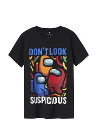 Sort bomulds T-shirt med et farverigt grafisk print af to karakterer, med teksten "DON'T LOOK SUSPICIOUS" i blå og hvid.