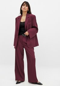 NA-KD WITH WIDE - Halflange jas - burgundy