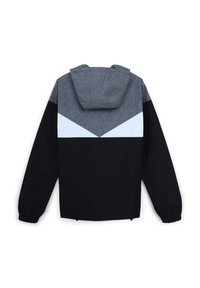 Giacca nera e grigia con cappuccio. Presenta una sezione superiore grigia e un motivo a chevron bianco. Maniche elastiche e design minimalista.