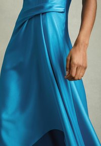 Reiss PETITE FIT MICAH DRAPE TUCK - Maxi šaty - blue