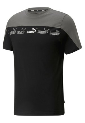 Czarny i szary t-shirt Puma z krótkim rękawem, z powtarzającymi się białymi logo Puma na klatce piersiowej.