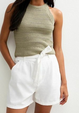 Short - white
