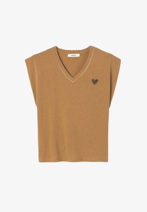 Haut marron sans manches à col en V avec petite écusson cœur brodé sur le haut du côté gauche de la poitrine et étiquette de marque à l'intérieur du col.