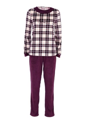 Top a maniche lunghe a scacchi viola, nero e bianco con testo "Caffeine"; abbinato a pantaloni in pile viola solidi. Tessuto morbido, vestibilità rilassata.