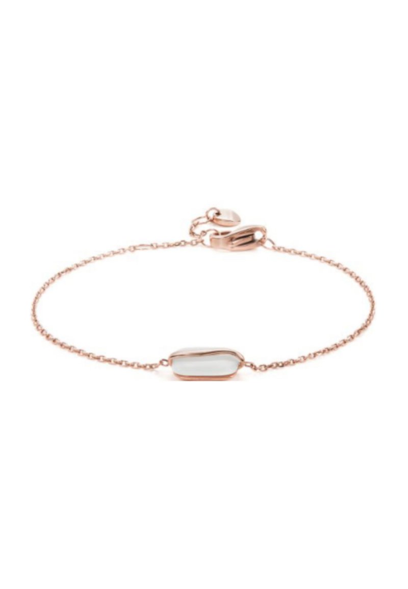 Náramek z růžového zlata s jemným řetízkem, který má jako středový prvek protáhlý hladký bílý kámen a bezpečné zapínání na krabicovou sponu.