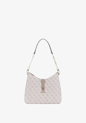 Sac à main beige clair de créateur avec motif logo répétitif, ferrures dorées et une courte bandoulière noire et chaîne.