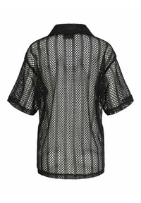 Maglietta nera a maniche corte in rete con colletto, motivo a trama aperta e orlo arrotondato, che presenta un design traslucido e una texture traspirante.