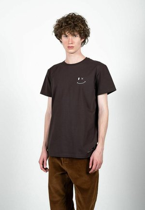 PATRICK  TEE - Tričko s potlačou - dark brown