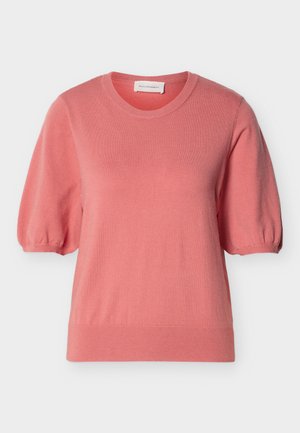 Rosa kortermet strikkegenser med ribbestrikkede mansjetter og kant, rund hals og en klesetikett på baksiden av kragen.