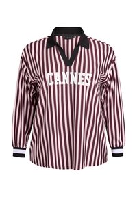 Maglietta a maniche lunghe a righe in bordeaux e rosa chiaro, con scollo a V e colletto nero. Scritta "CANNES" stampata in bianco sulla parte anteriore.