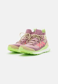 adidas Performance FREE HIKER - Sapatos de caminhada - magic mauve/acid red/pulse lime