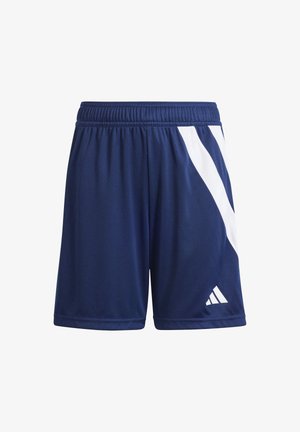 Pantalones cortos deportivos color azul marino con rayas diagonales blancas en el lado derecho y una cinturilla elástica, con un pequeño logo blanco de Adidas cerca del dobladillo.