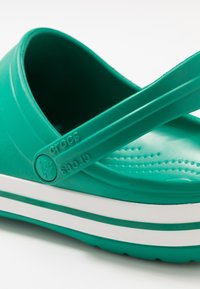 Crocs UNISEX - Tamancos - deep green/white