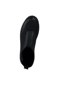 Schwarzer Knöchelboot mit strukturiertem Sohlenprofil, Reißverschluss vorne und glattem Obermaterial, von oben auf einem weißen Hintergrund gezeigt.