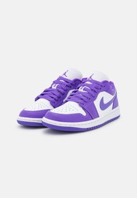 Jordan AIR JORDAN 1 LOW - Sapatilhas - psychic purple/atomic green/white