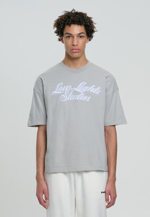 LOW LIGHTS STUDIOS® SHUTTER - T-Shirt print - light grey