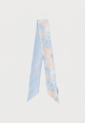 Svijetloplavi i bež svileni šal s cvjetnim uzorkom i šiljastim krajevima, označen oznakom marke Furla.