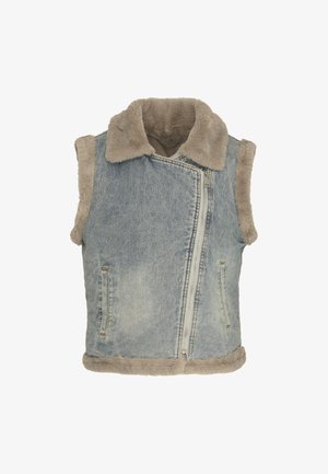 Ärmellose hellblaue Jeansweste mit hellbraunem Kunstpelzfutter, einem breiten Pelzkragen, zwei Seitentaschen und asymmetrischem Frontreißverschluss.