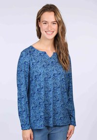 Blaues Langarmbluse mit floralem Muster in verschiedenen Blautönen, mit V-Ausschnitt und lässiger Passform. Weiche Textur, leichtes Material.
