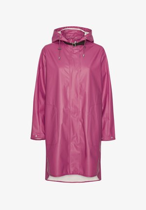 Impermeabile lungo rosa con cappuccio, coulisse regolabili, tasche anteriori, polsini con bottoni a pressione e chiusura con fibbia nera al collo.