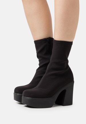Call it Spring, Bottines à plateau - black