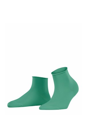 Grüne Knöchelsocken mit einer glatten, dehnbaren Textur und einem körpernahen Design, die eine abgerundete Zehenpartie und eine mittelhohe Bündchenhöhe aufweisen.
