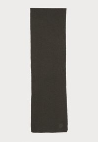 Dunkelbrauner gestrickter Schal mit weicher Textur, rechteckiger Form und dezentem Markenlogo in der unteren Ecke.