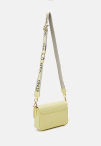Valentino Bags Rankinė per petį - vaniglia
