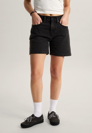 Vans CHECK MID RISE - Denim shorts - black