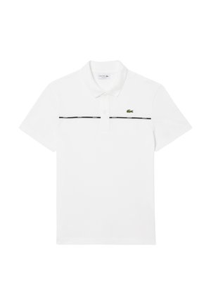 Weißes Poloshirt aus Baumwolle mit einem schwarzen horizontalen Streifen über der Brust und einem grünen Krokodil-Logo auf der linken Seite.