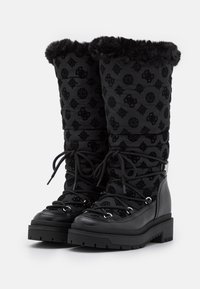 Bottes d'hiver noires mi-mollet avec tissu à motifs, bordure en fausse fourrure en haut, semelle épaisse en caoutchouc et fermeture avant à lacets.