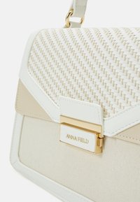 Thumbnail Image 8