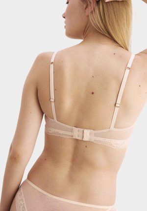 Reggiseno nude con schiena in pizzo, caratterizzato da spalline regolabili, chiusura a gancio e occhiello e delicata finitura in pizzo lungo i bordi. Tessuto morbido e leggero.