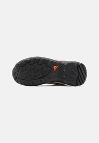 adidas Performance AX2R HIKING SHOES - Pārgājienu apavi - amber tint/putty mauve/impact orange