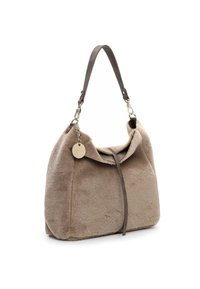 Borsa a spalla beige pelosa con una singola tracolla marrone, hardware in argento e dettagli a catena. Texture morbida e design morbido con parte superiore arricciata.