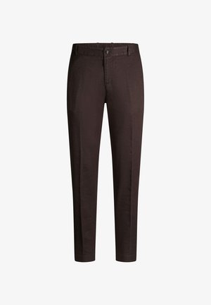 Pantalon slim marron foncé avec fermeture bouton et zip, passants pour ceinture et poches devant.