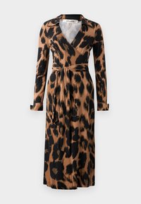 Abito avvolgente a maniche lunghe con stampa leopardata marrone e nera, colletto e cintura in tessuto coordinato annodata in vita.