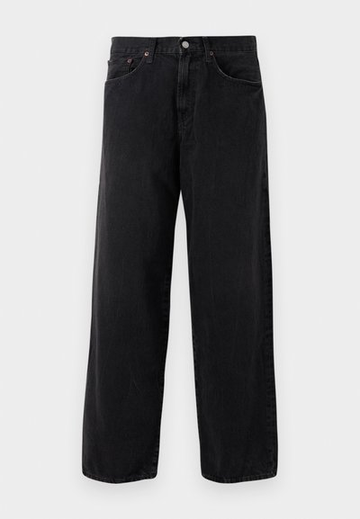 Jeans largos pretos em denim com uma textura suave, apresentando um fecho com botão, cinco bolsos e detalhes de costura subtil.