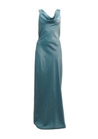 Robe longue à col châles en satin doux teal. Texture lisse, silhouette ajustée et drapé fluide. Pas de motifs ni d'ornements visibles.