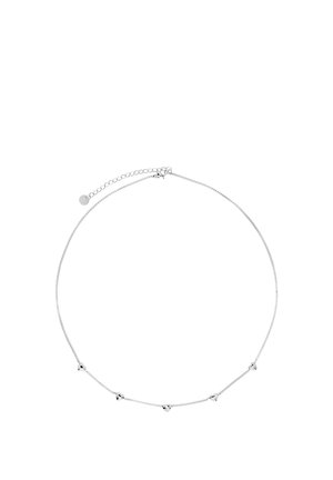Delikatny srebrny naszyjnik z łańcuszkiem z pięcioma równomiernie rozmieszczonymi małymi zawieszkami w kształcie serca oraz regulowanym zapięciem.
