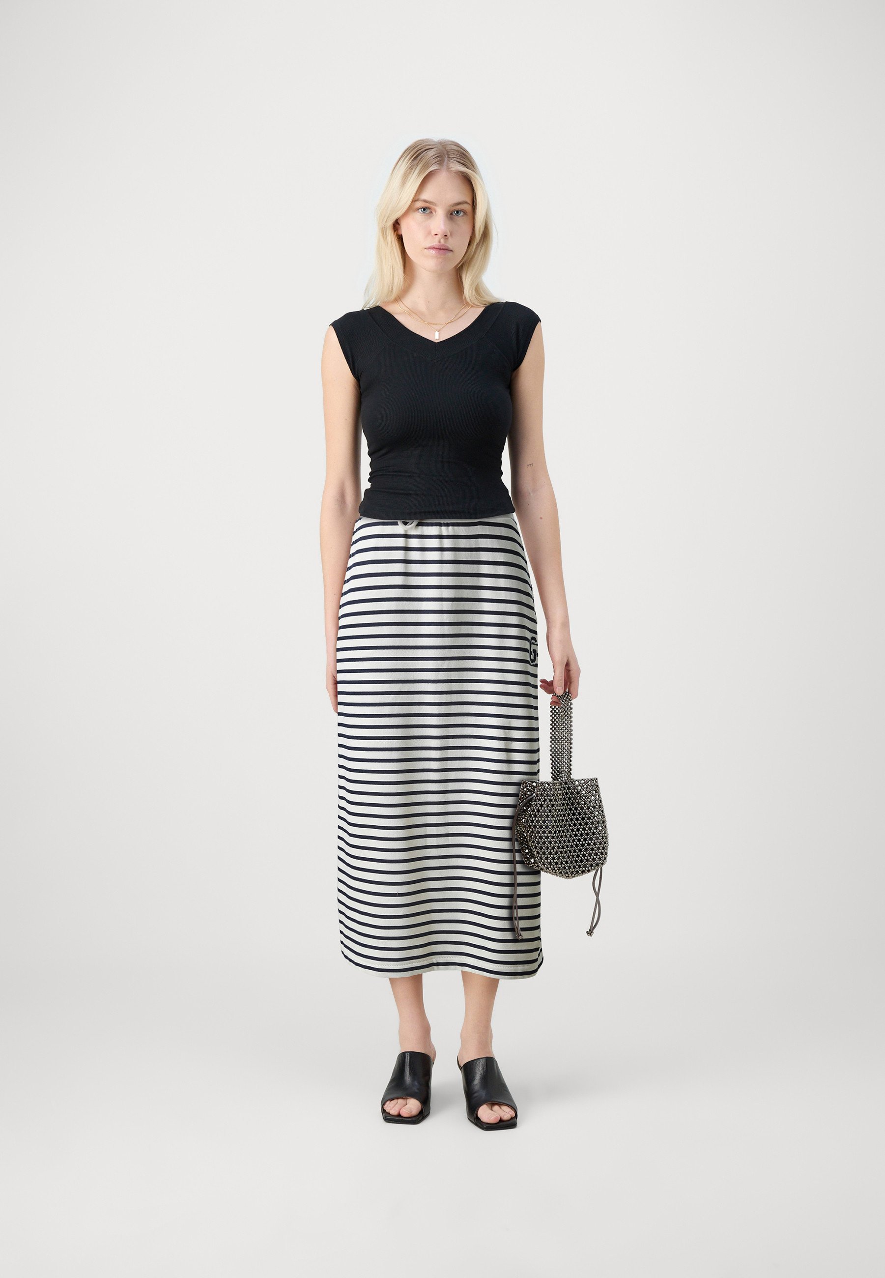 midi skirt gap