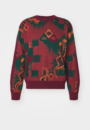 Burgundy kötött pulóver, élénk zöld és narancssárga absztrakt mintákkal, kerek nyakkivágással, bordás mandzsettákkal és aljjal.