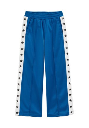 Blaue weite Hose mit weißen Seitenstreifen, die schwarze Sterne zeigen, elastischem Bund und Fronttaschen.