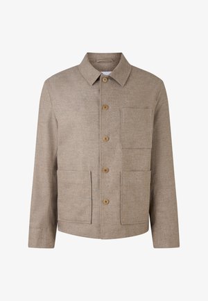 Brun uldjakke med krave, der har fire forlommer og knaplukninger. Struktureret stof med et subtilt mønster.