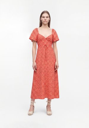 New Look, DARK DITSY TEA MIDI - Vestido informal - red pattern