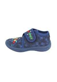 Blauw stoffen schoen met klittenbandsluiting, voorzien van geborduurde raket- en planeetontwerpen, en een gestructureerde, flexibele zool.