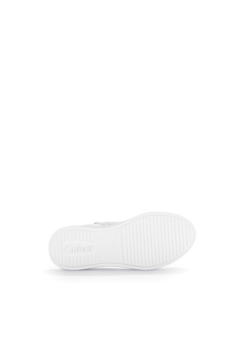 Semelle d'une sneaker blanche avec des lignes de grip horizontales et la marque "Gabor" embossée près du talon.