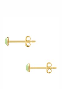 Pendientes de aro de oro con una piedra redonda de color verde claro. El diseño del pendiente cuenta con un acento en forma de bucle en la base para un uso seguro.