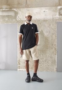 adidas Originals ADICOLOR CLASSICS 3-STRIPES - Polotričko - black